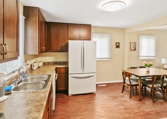Sailors Escape With 3 Bedrooms Near Naval Base Holiday home Waukegan