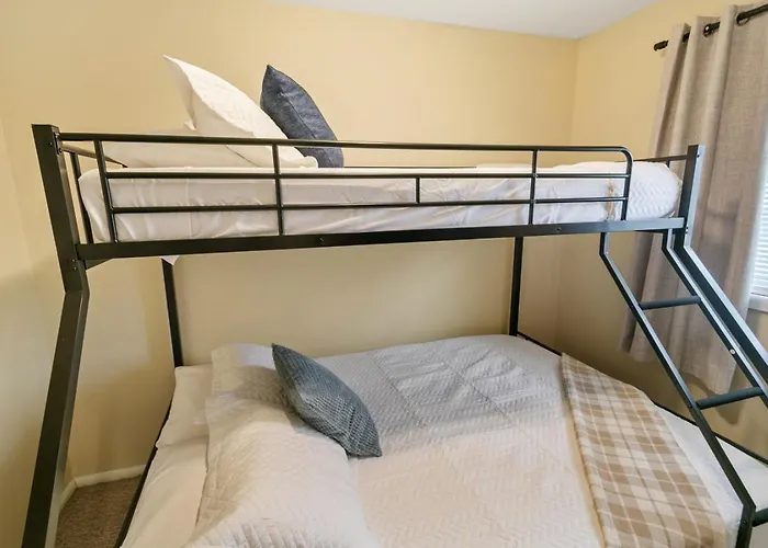 Sailors Escape With 3 Bedrooms Near Naval Base * Waukegan